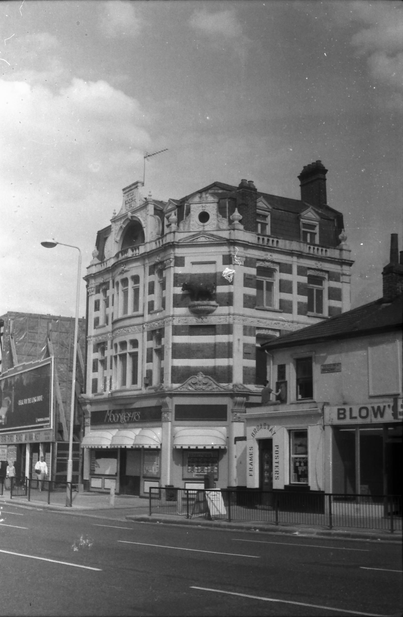 Mulligans London E15 taken in 1987. (Pub, External). Published on 25-11-2018