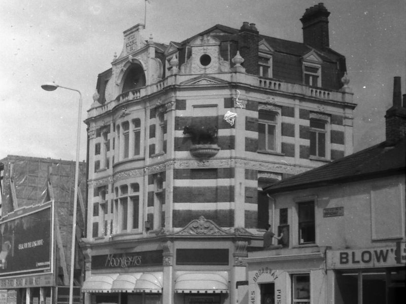 Mulligans London E15 taken in 1987. (Pub, External). Published on 25-11-2018 