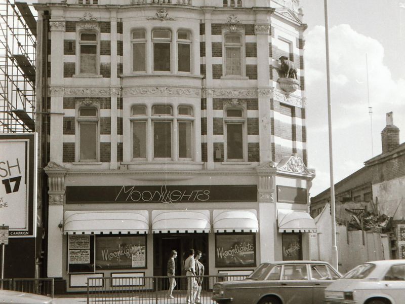 Moonlights (Black Bull) London E15 taken in 1985. (Pub, External). Published on 25-11-2018 