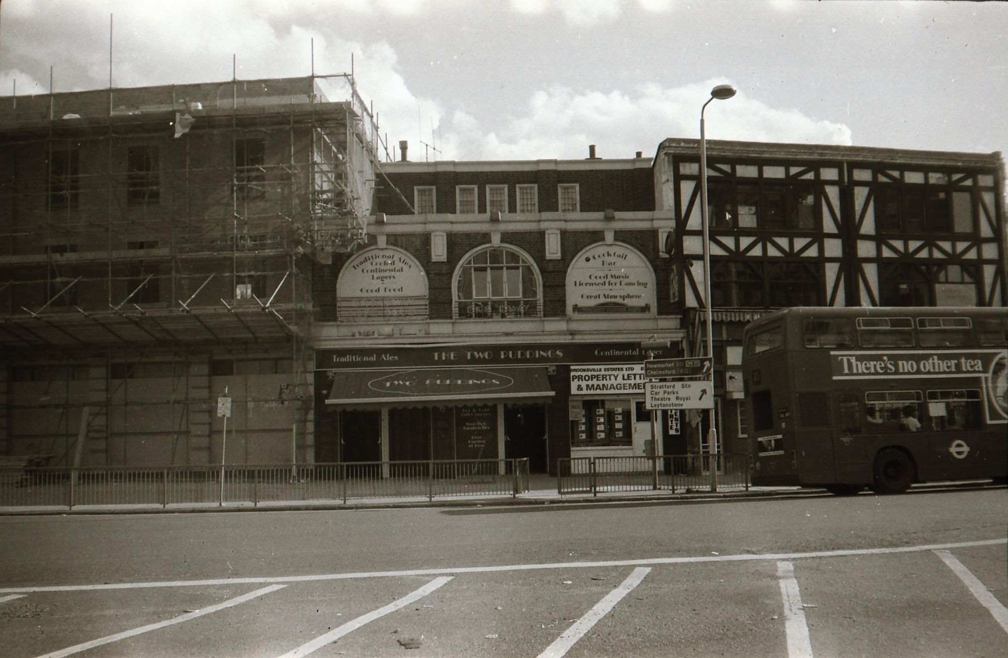 Two Brewers London E15 taken in 1985. (Pub, External). Published on 25-11-2018