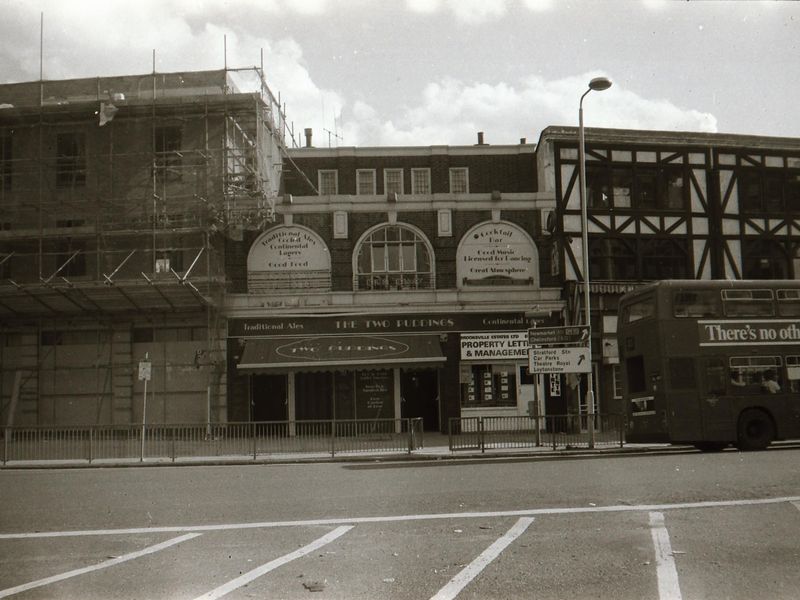 Two Brewers London E15 taken in 1985. (Pub, External). Published on 25-11-2018