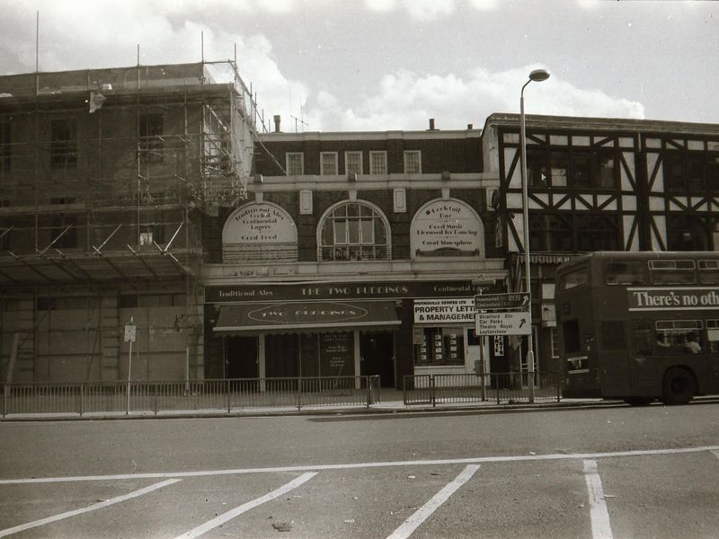 Two Brewers London E15 taken in 1985. (Pub, External). Published on 25-11-2018 