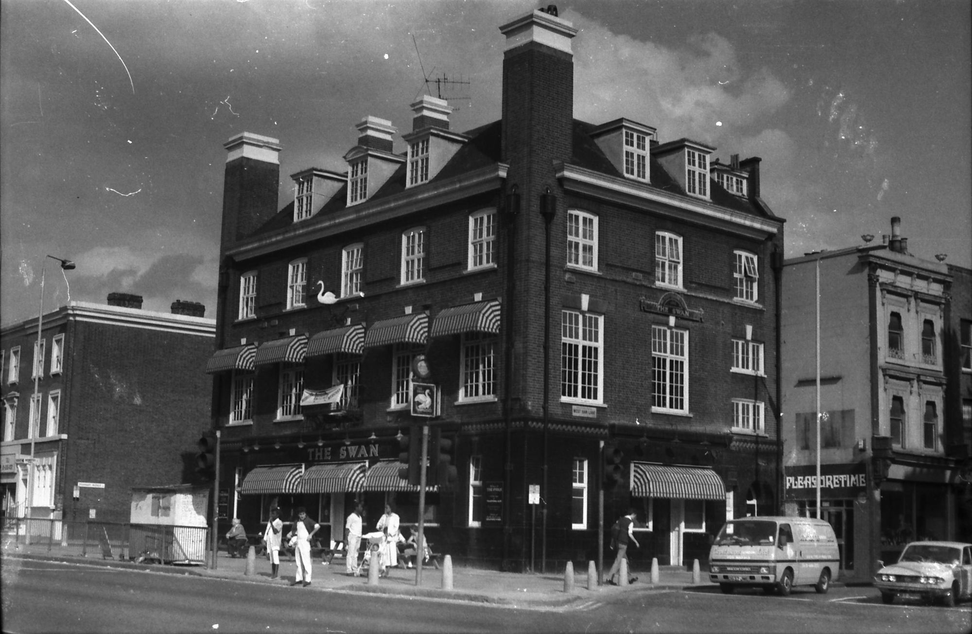Swan London E15 taken in 1987.. (Pub, External, Key). Published on 25-11-2018