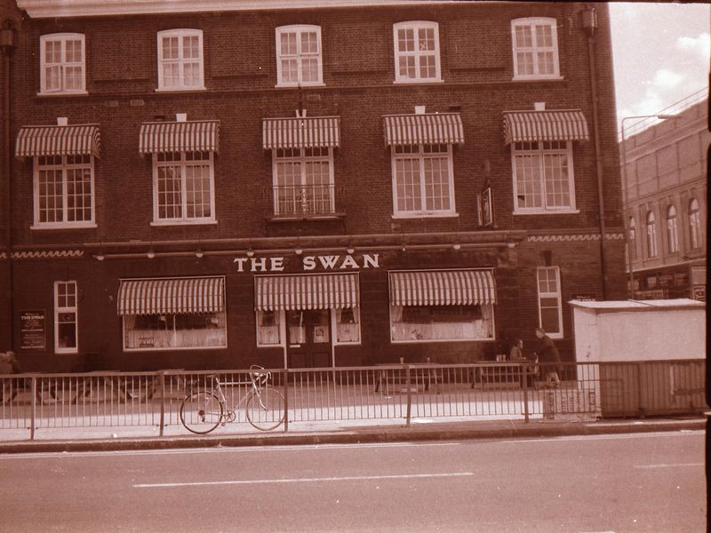 Swan London E15 taken in 1985.. (Pub, External). Published on 25-11-2018