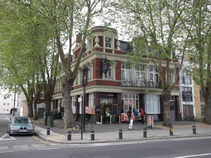 Pigeons London E15 taken May 2012. (Pub, External, Key). Published on 11-11-2013