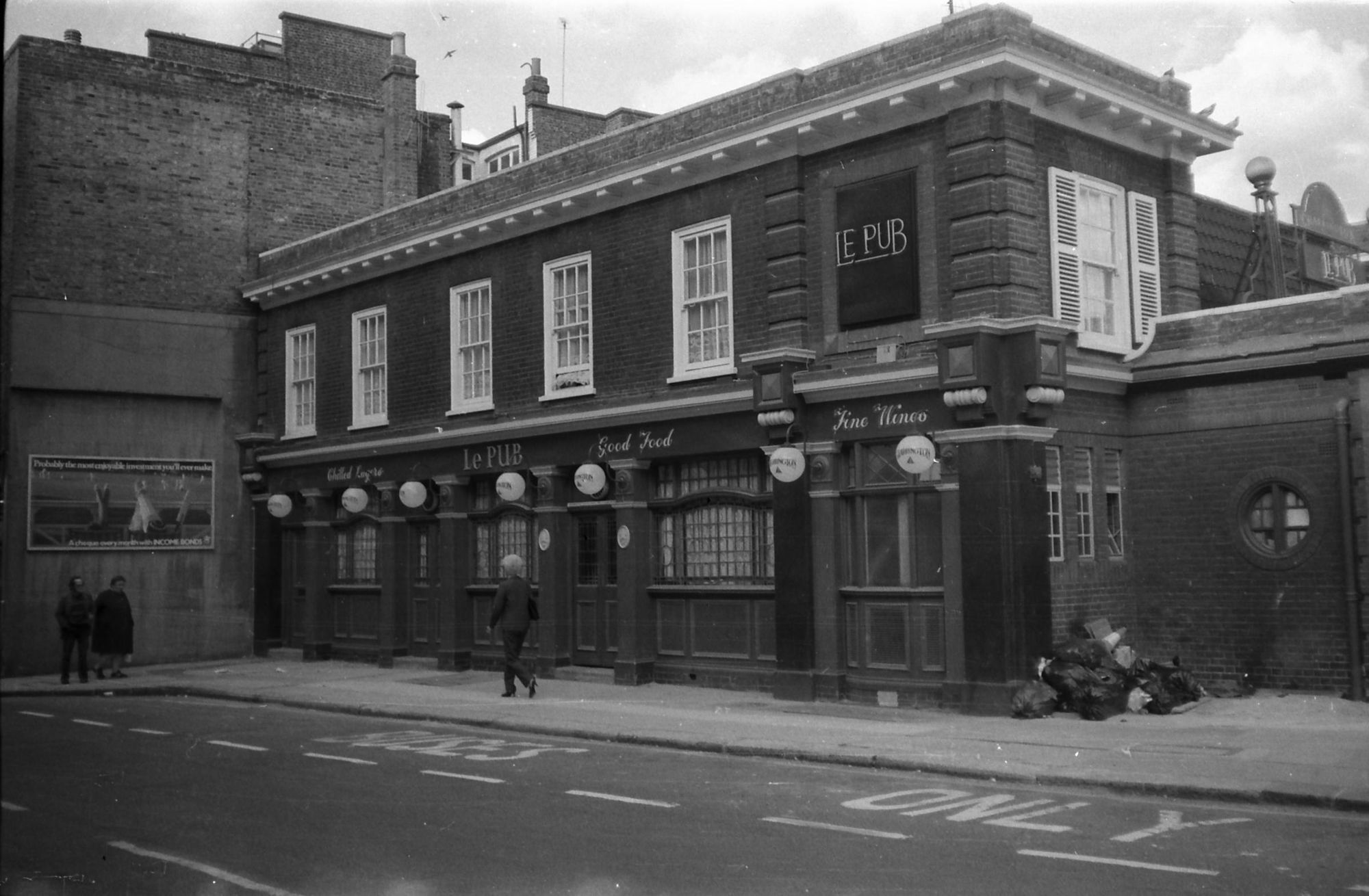 Queens Head London E15 taken in 1985.. (Pub, External). Published on 25-11-2018