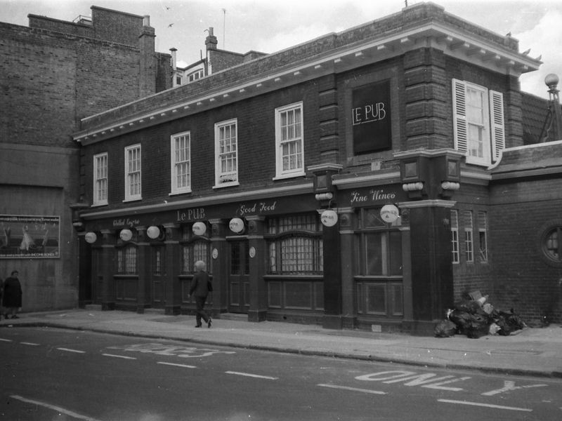 Queens Head London E15 taken in 1985.. (Pub, External). Published on 25-11-2018