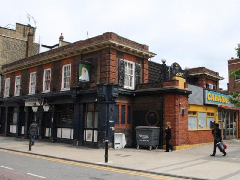Queens Head London E15. (Pub, External). Published on 11-11-2013