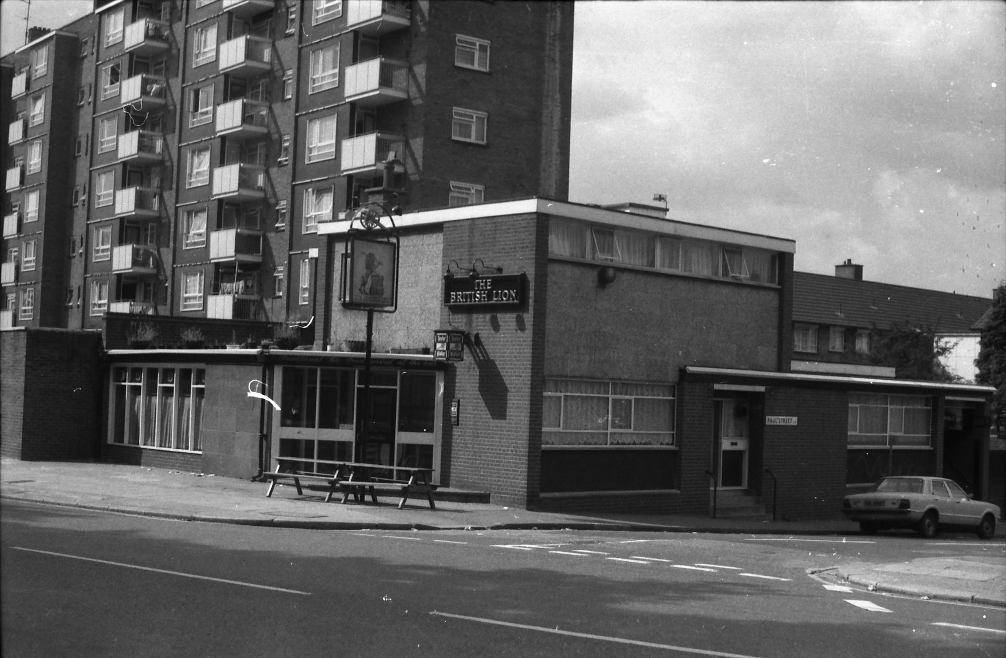 British Lion London E15 taken in 1987.. (Pub, External). Published on 25-11-2018