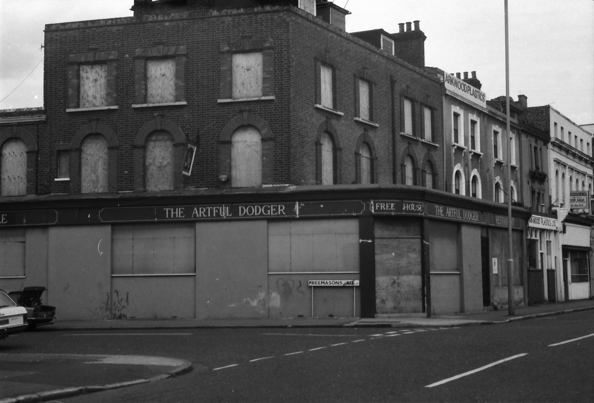 Artful Dodger London E16 taken in 1988.. (Pub, External). Published on 09-01-2019