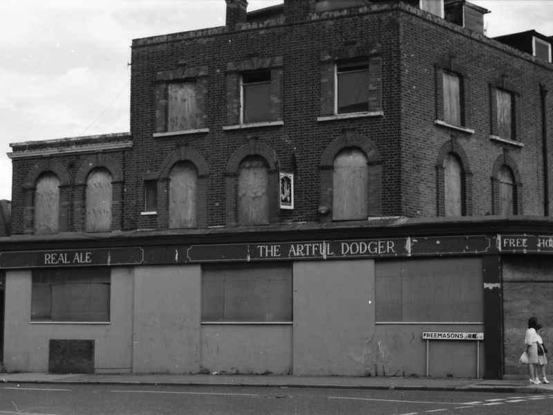 Artful Dodger London E16 taken 29 Aug 1986.. (Pub, External, Key). Published on 09-01-2019 