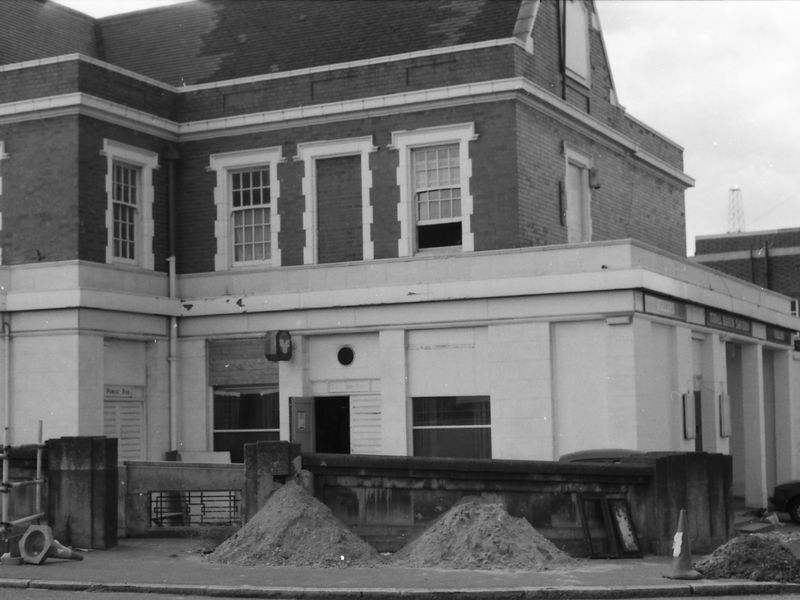 Tidal Basin Tavern London E16 taken 29 Aug 1988.. (Pub, External, Key). Published on 09-01-2019