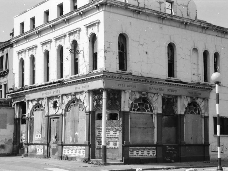 Spanish Steps London E16 taken 29 Aug 1988.. (Pub, External). Published on 09-01-2019 