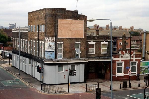 Barge London E16. (Pub, External). Published on 14-11-2013