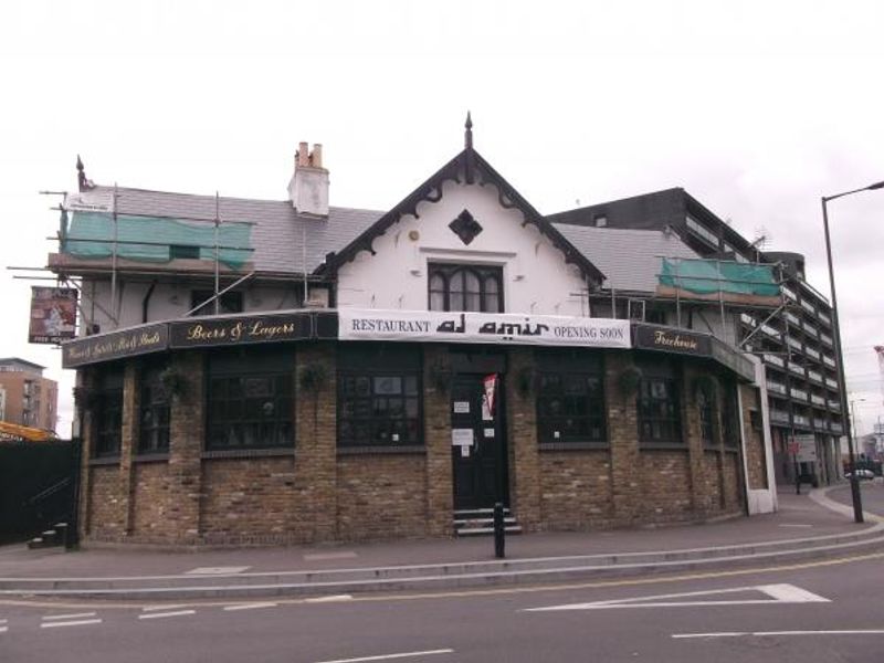 Hallsville Tavern London E16 taken Aug 2012. (Pub, External). Published on 15-11-2013