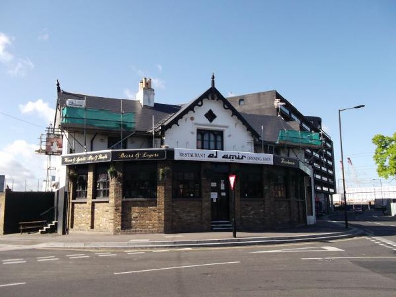 Hallsville Tavern London E16 taken July 2012. (Pub, External). Published on 15-11-2013