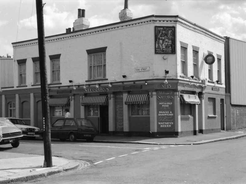 Streeties London E16 taken 29 Aug 1988.. (Pub, External). Published on 09-01-2019