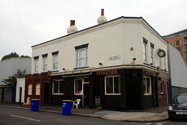 Prince Alfred-Streeties London E16. (Pub, External, Key). Published on 15-11-2013
