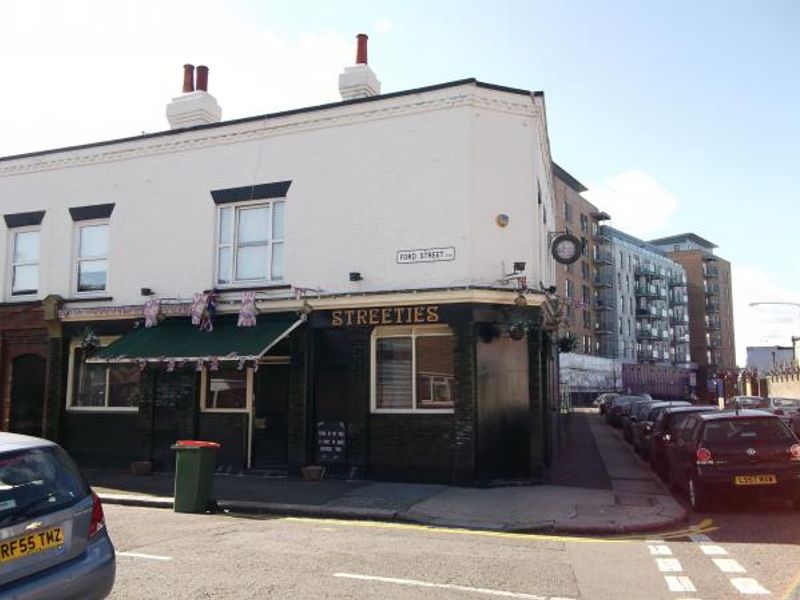 Streeties London E16 taken July 2012. (Pub, External). Published on 15-11-2013