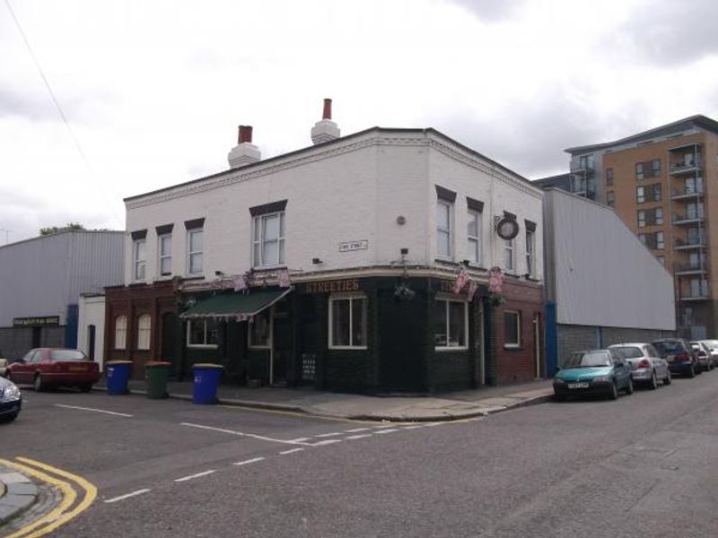 Streeties London E16 taken Aug 2012. (Pub, External). Published on 15-11-2013