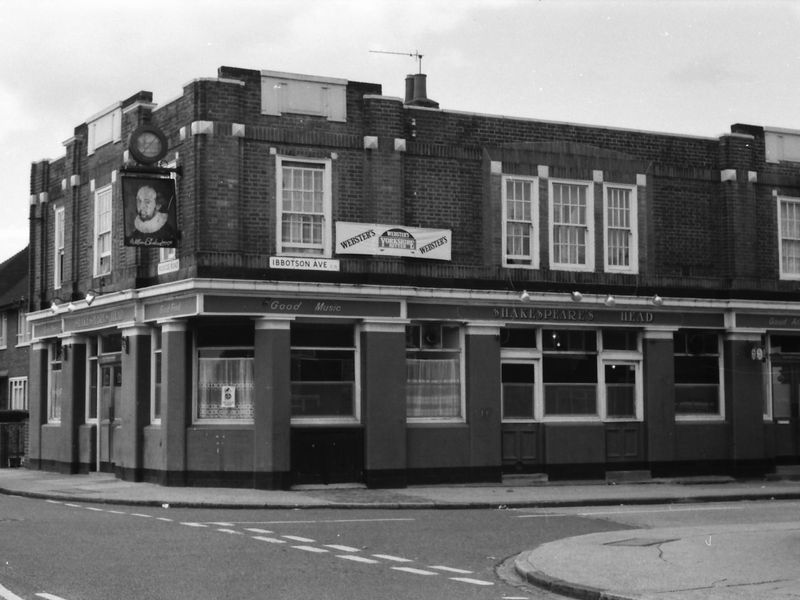 Shakespeares Head London E16 taken 29 Aug 1988.. (Pub, External, Key). Published on 09-01-2019