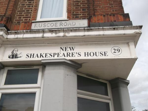 Shakespeares Head London E16 taken Aug 2012. (Pub, External). Published on 15-11-2013