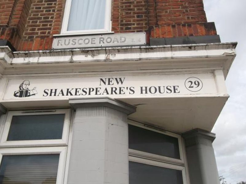Shakespeares Head London E16 taken Aug 2012. (Pub, External). Published on 15-11-2013