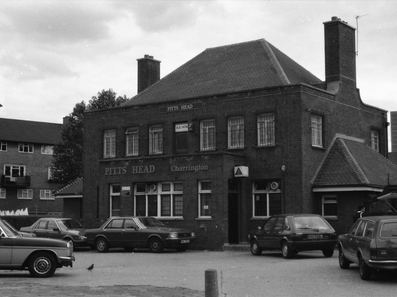 Pitts Head London E16 taken 29 Aug 1988.. (Pub, External, Key). Published on 09-01-2019