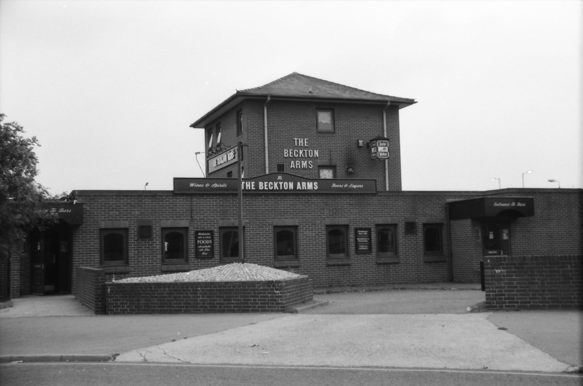 Beckton Arms London E16 taken 17 Sept 1988.. (Pub, External). Published on 09-01-2019