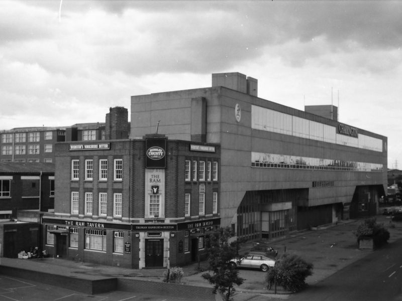 Ram Tavern London E16 taken 29 Aug 1988.. (Pub, External). Published on 09-01-2019