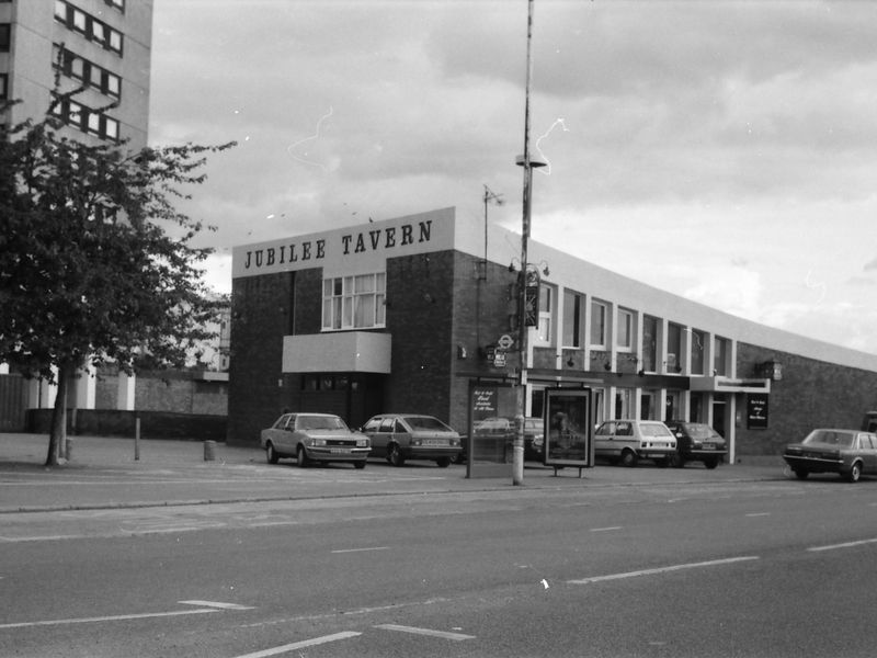 Jubilee Tavern London E16 taken 29 Aug 1988.. (Pub, External, Key). Published on 09-01-2019 
