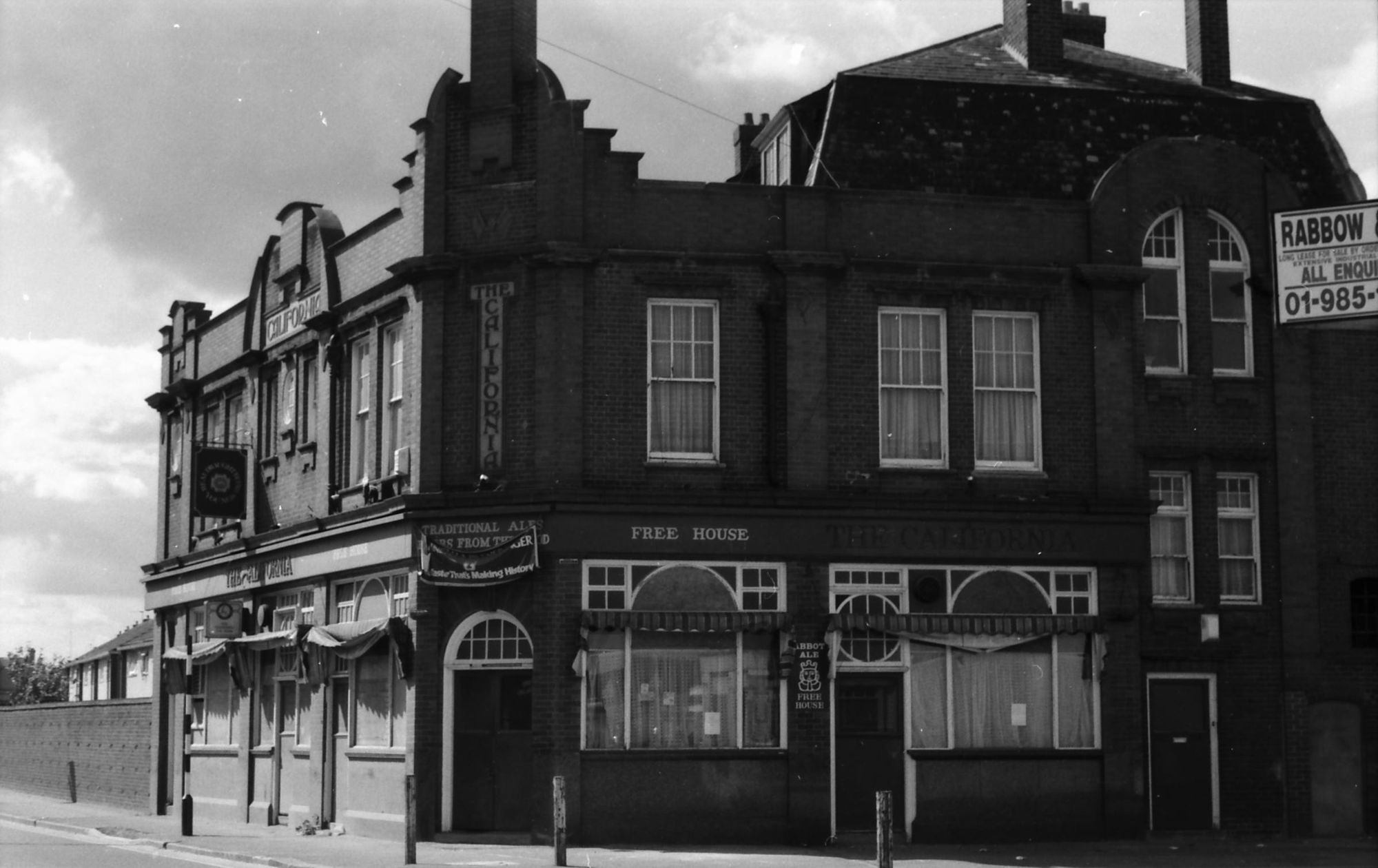 California London E16 taken 29 Aug 1988.. (Pub, External, Key). Published on 09-01-2019