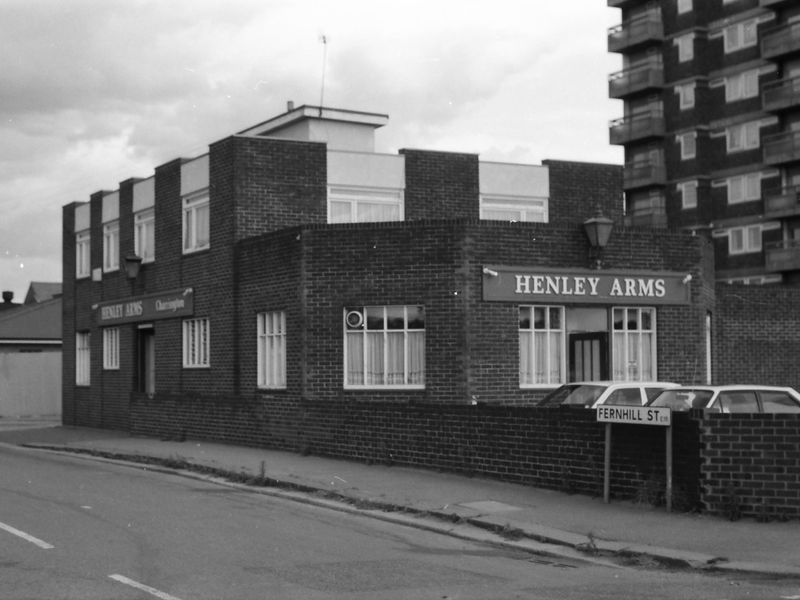 Henley Arms London E16 taken 29 Aug 1988.. (Pub, External). Published on 09-01-2019