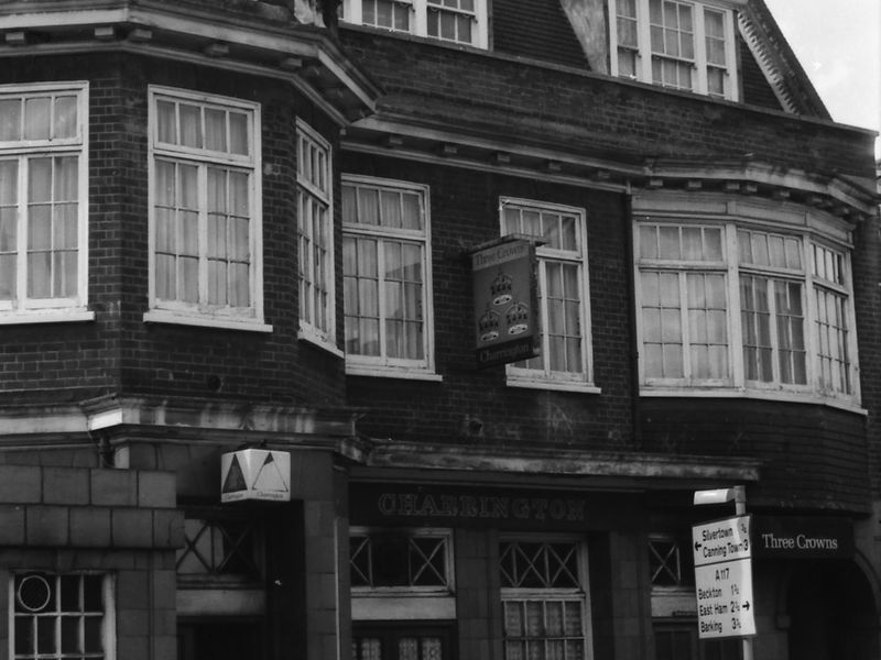 Three Crowns London E16 taken 29 Aug 1988.. (Pub, External, Key). Published on 09-01-2019