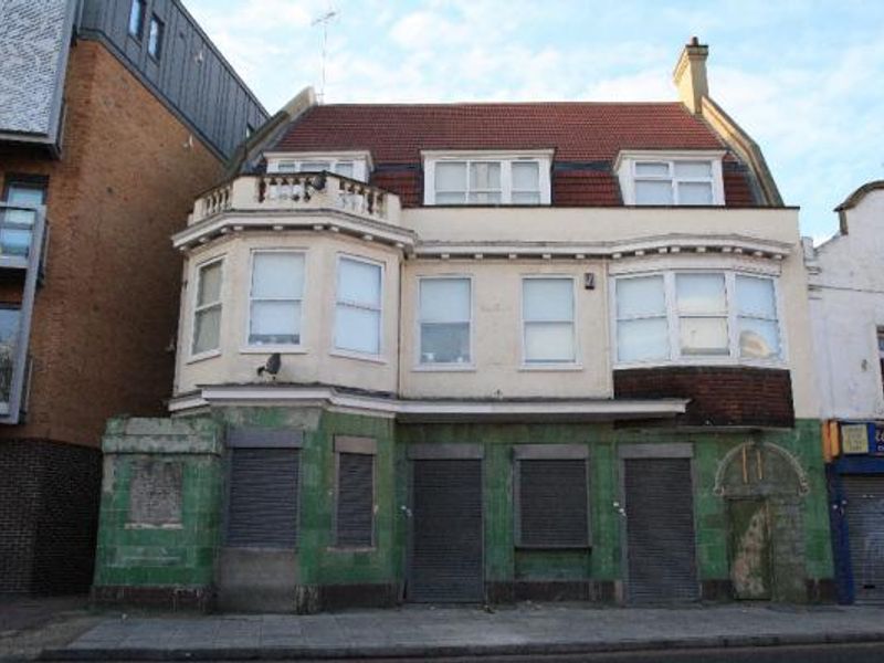 Three Crowns London E16. (Pub, External). Published on 15-11-2013 