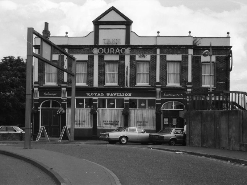 Royal Pavilliion London E16 taken 29 Aug 1988.. (Pub, External, Key). Published on 09-01-2019