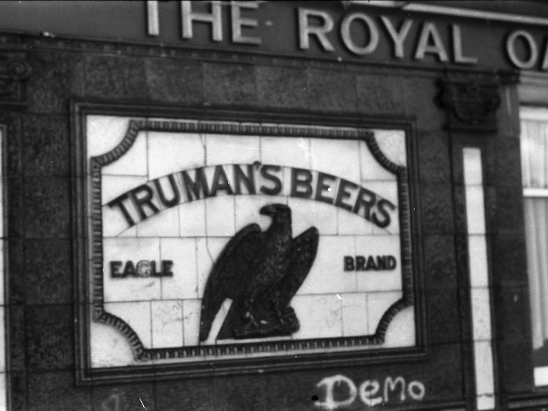 Royal Oak Woodman St tiles London E16 taken 29 Aug 1988.. (Pub, External). Published on 09-01-2019