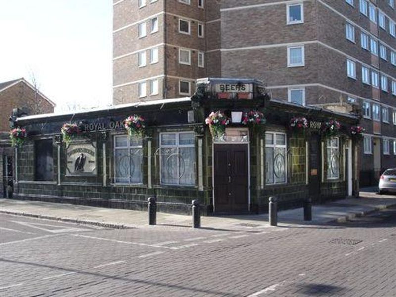 Royal Oak Woodman St London E16. (Pub, External). Published on 15-11-2013
