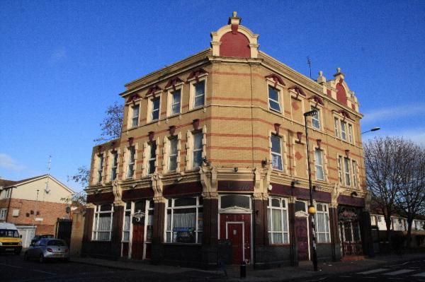Royal Standard London E16. (Pub, External). Published on 15-11-2013