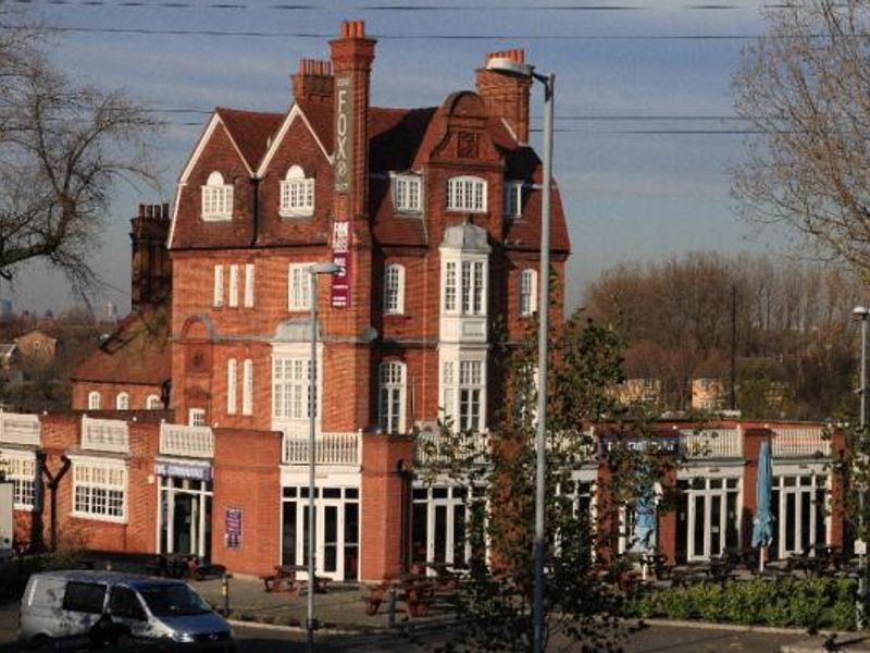 Connaught Tavern London E16. (Pub, External). Published on 14-11-2013