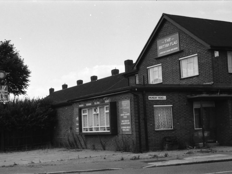 British Flag London E16 taken 29 Aug 1988.. (Pub, External, Key). Published on 09-01-2019 