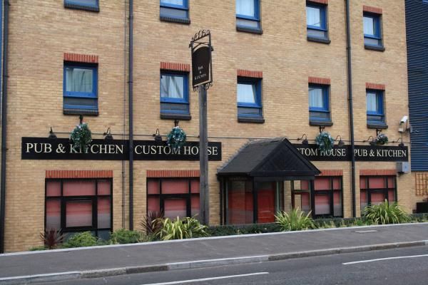Victoria Pub & Kitchen London E16. (Pub, External). Published on 15-11-2013