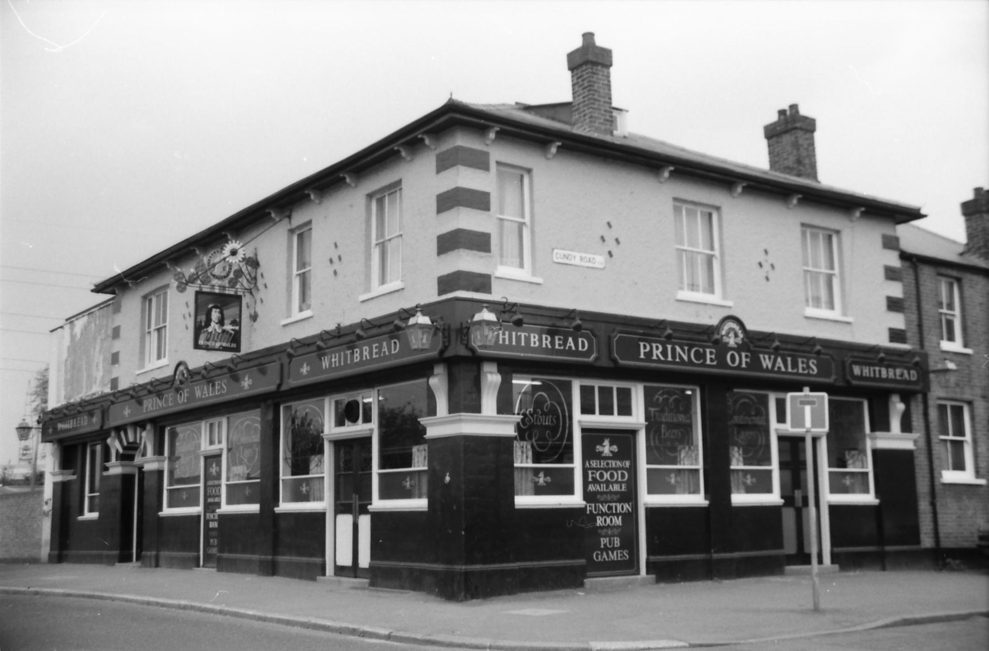 Prince of Wales London E16 taken 17 Sept 1988.. (Pub, External, Key). Published on 09-01-2019