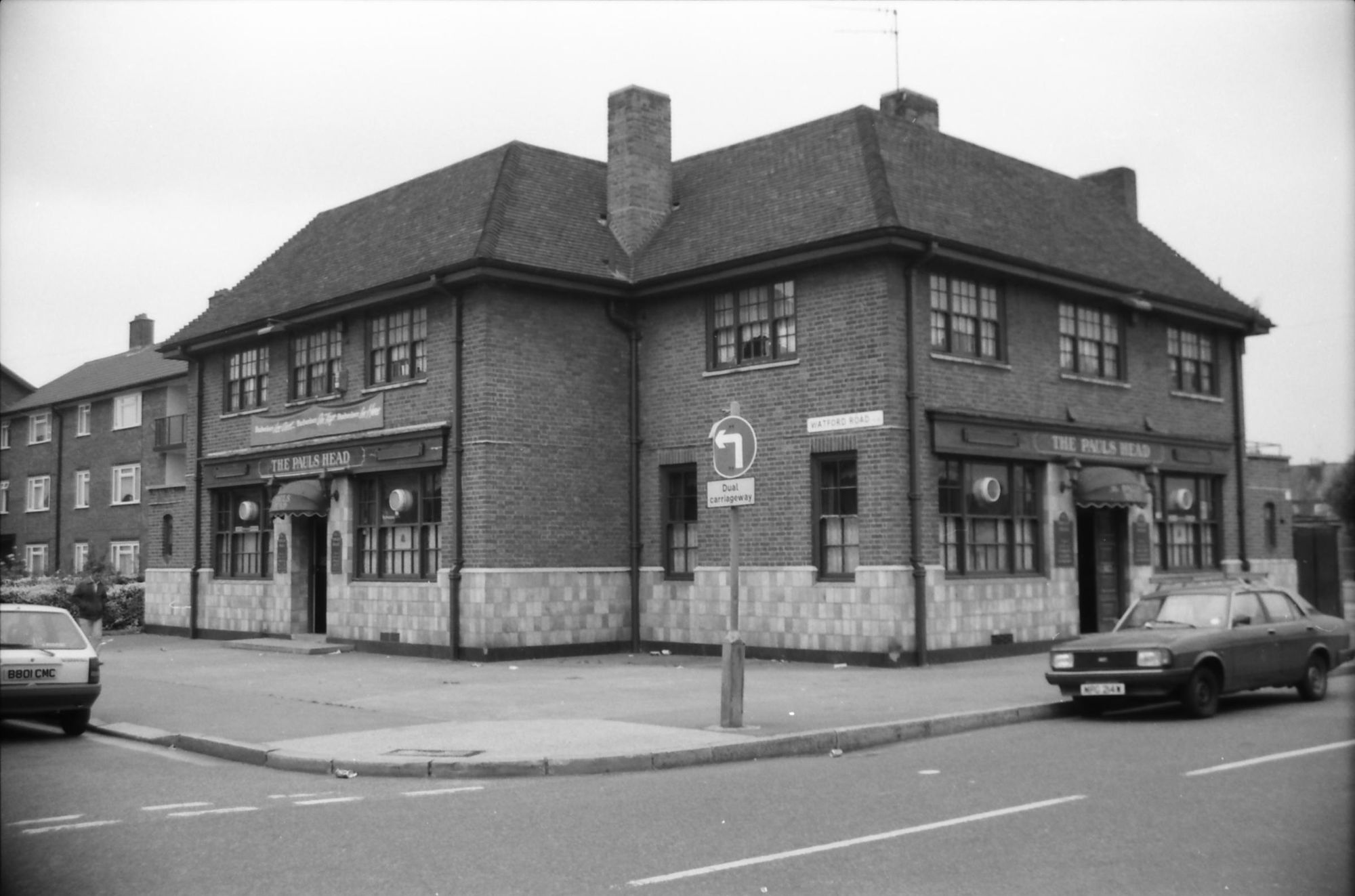Pauls Head London E16 taken 17 Sept 1988.. (Pub, External, Key). Published on 09-01-2019