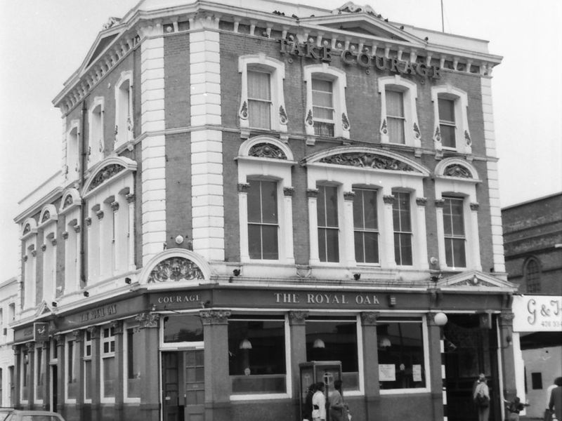 Royal Oak Barking Rd London E16 taken 17 Sept 1988.. (Pub, External). Published on 09-01-2019