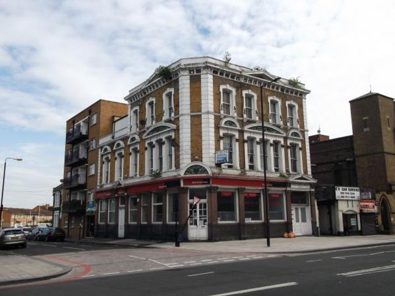 Royal Oak Barking Rd London E16 taken July 2012. (Pub, External, Key). Published on 15-11-2013