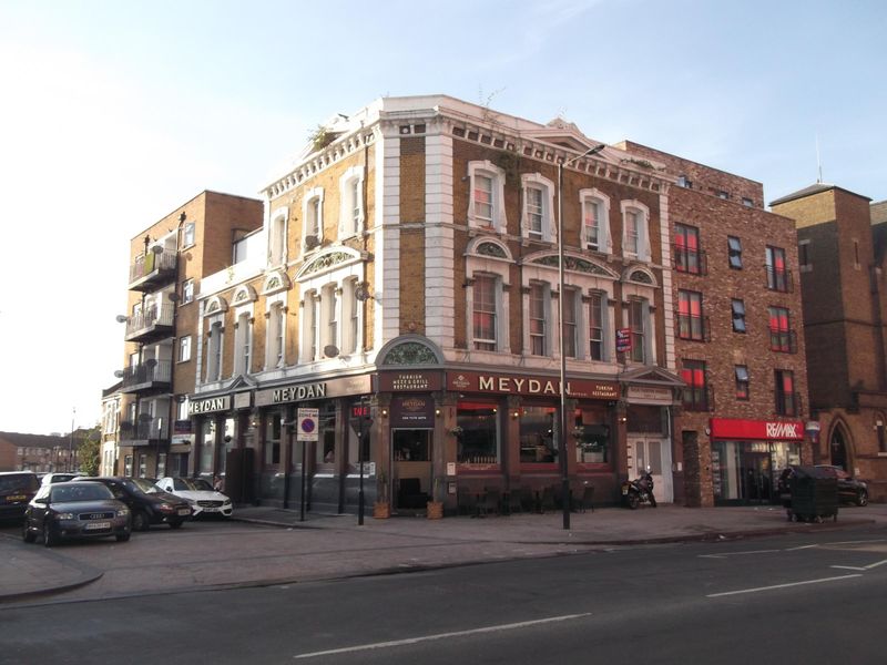 E16-RoyalOak London E16-taken 08-7-2018.. (Pub, External). Published on 05-08-2018