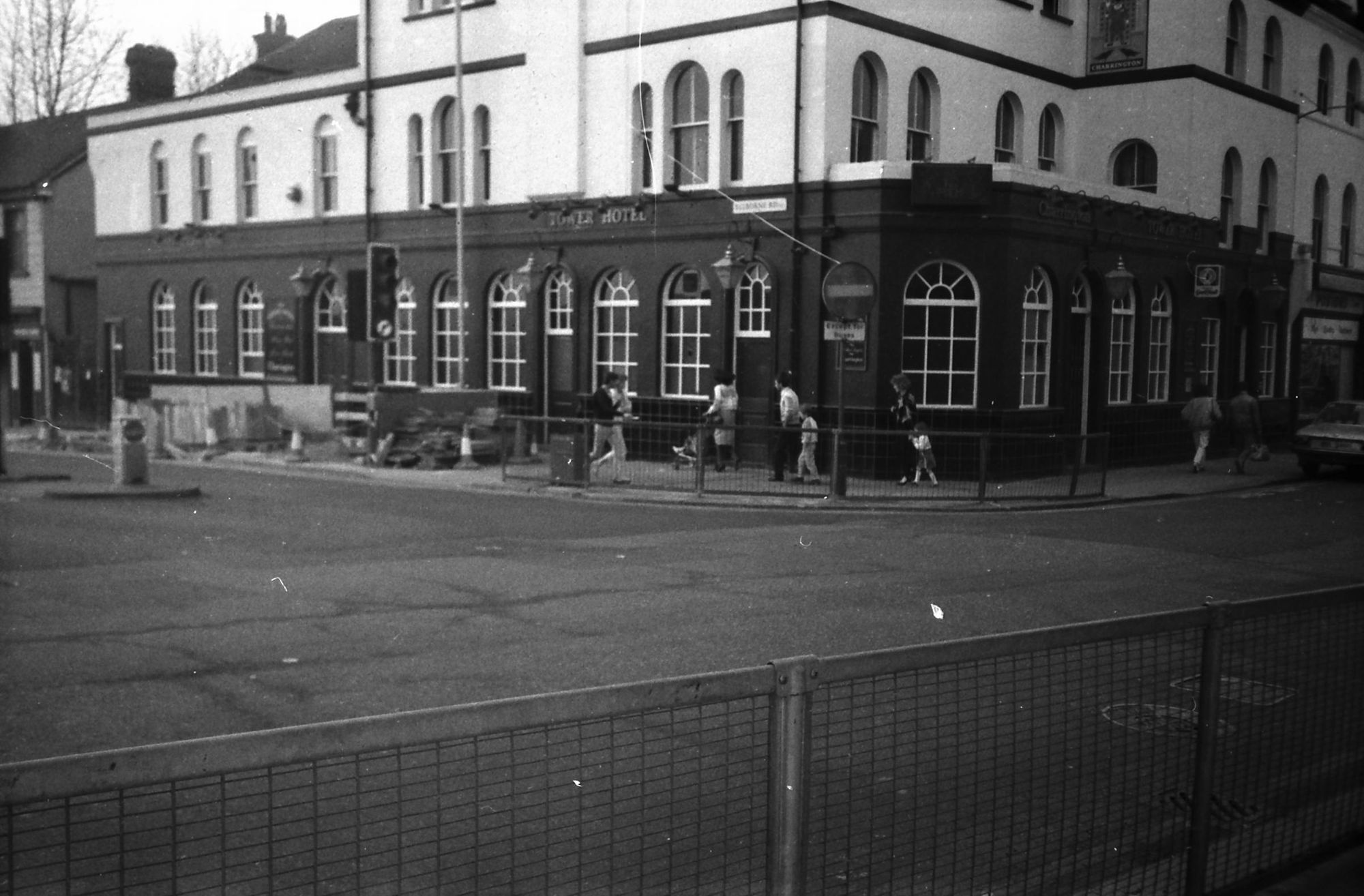 Tower Hotel London E17 taken in 1986.. (Pub, External). Published on 10-01-2019
