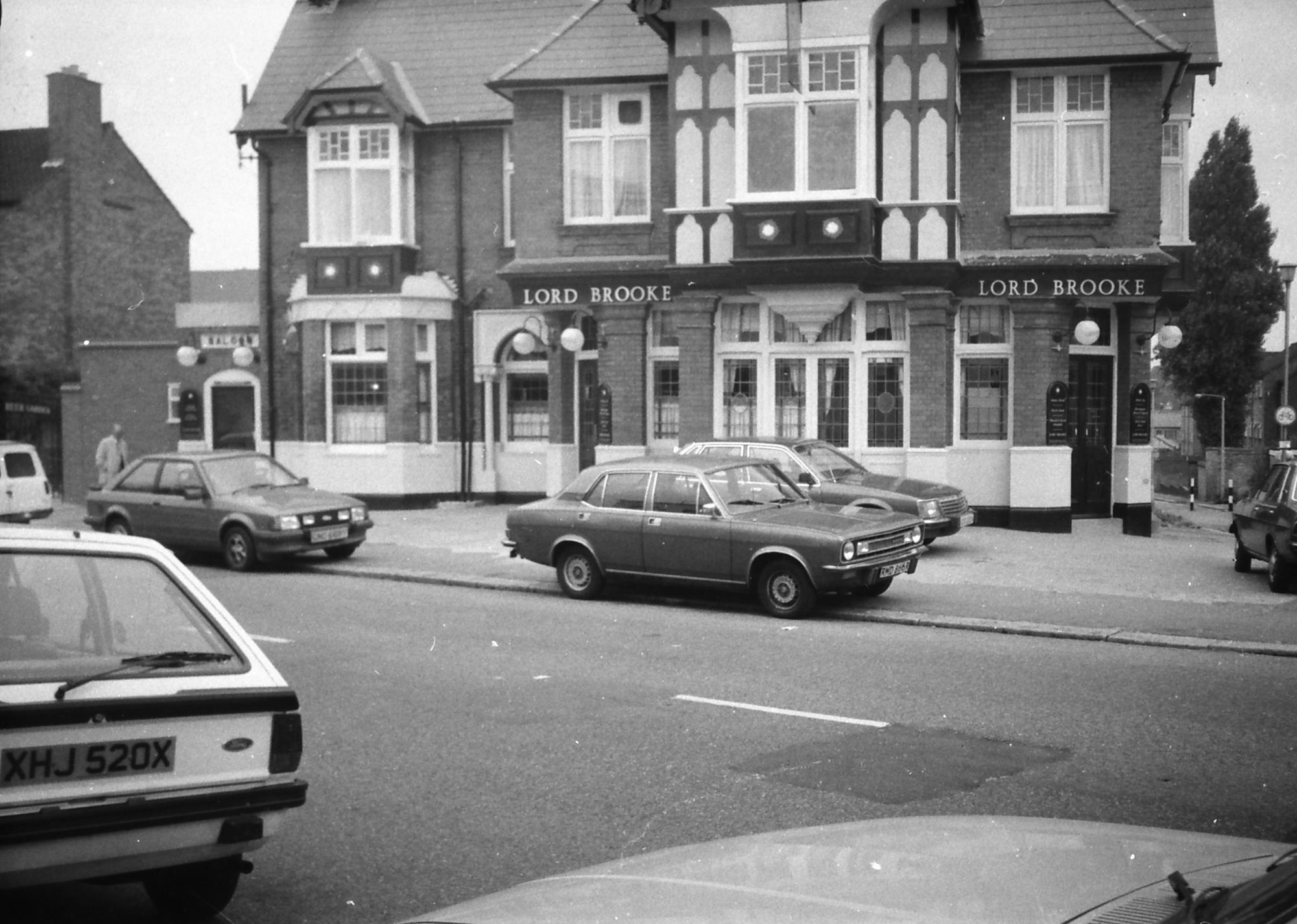 Lord Brooke London E17 taken in 1986.. (Pub, External). Published on 10-01-2019