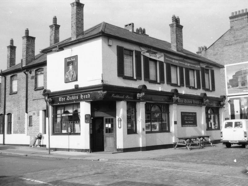 Dukes Head London E17 taken in Oct 1988.. (Pub, External). Published on 10-01-2019